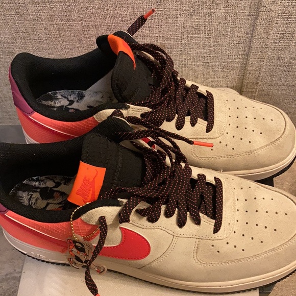 CREAM SUEDE ORANGE AND BLACK NIKES SNEAKERS Slightly Used - Picture 7 of 16